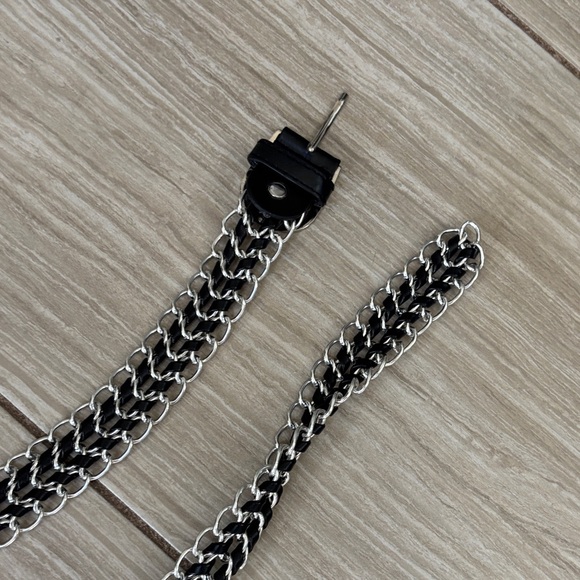Silver and Black Chain Belt - Picture 3 of 4